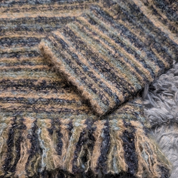 Zara Fringe bottom turtleneck sweater 11-12 years. - Picture 2 of 7